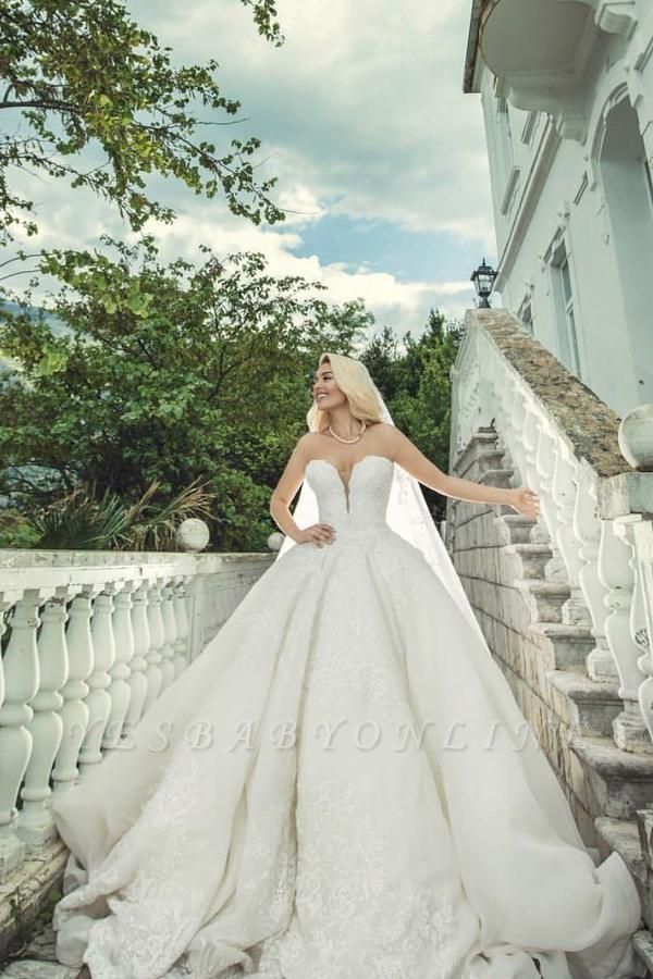 Beautiful Sweetheart Sleeveless Chapel Train Lace Organza Ball gown Wedding Dress