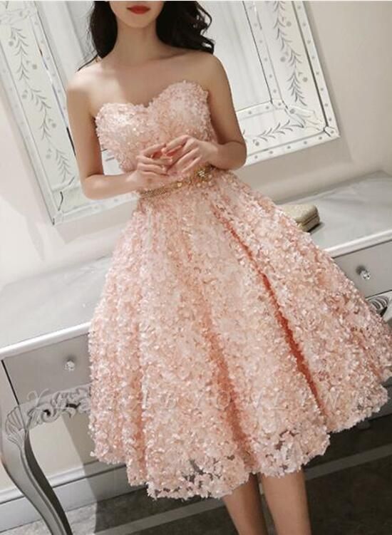 Stunning Sweetheart Appliques Lace A-Line Short Prom Dress  With Beading Embellishment