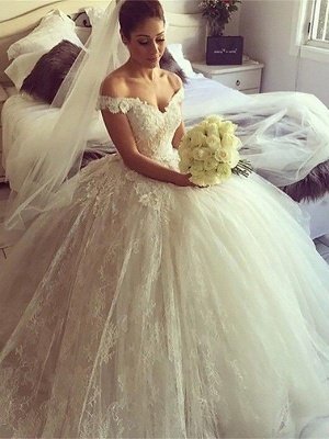 Dramatic Off-the-Shoulder Court Train Puffy Lace Wedding Dresses_3