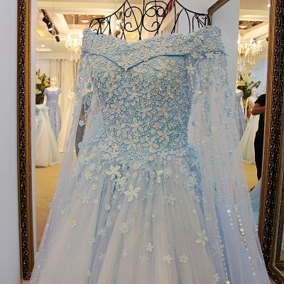 Fascinating Off-the-shoulder Long Sleeve Tulle Floral Pearl Ball Gown Prom Dress_5