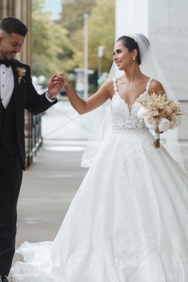 Charming Spaghetti Straps V-neck Chapel white tulle ball gown wedding dress_3