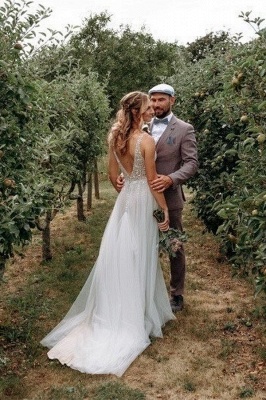 Gorgeous Garden A-line Straps V-neck Tulle Wedding Dress_2